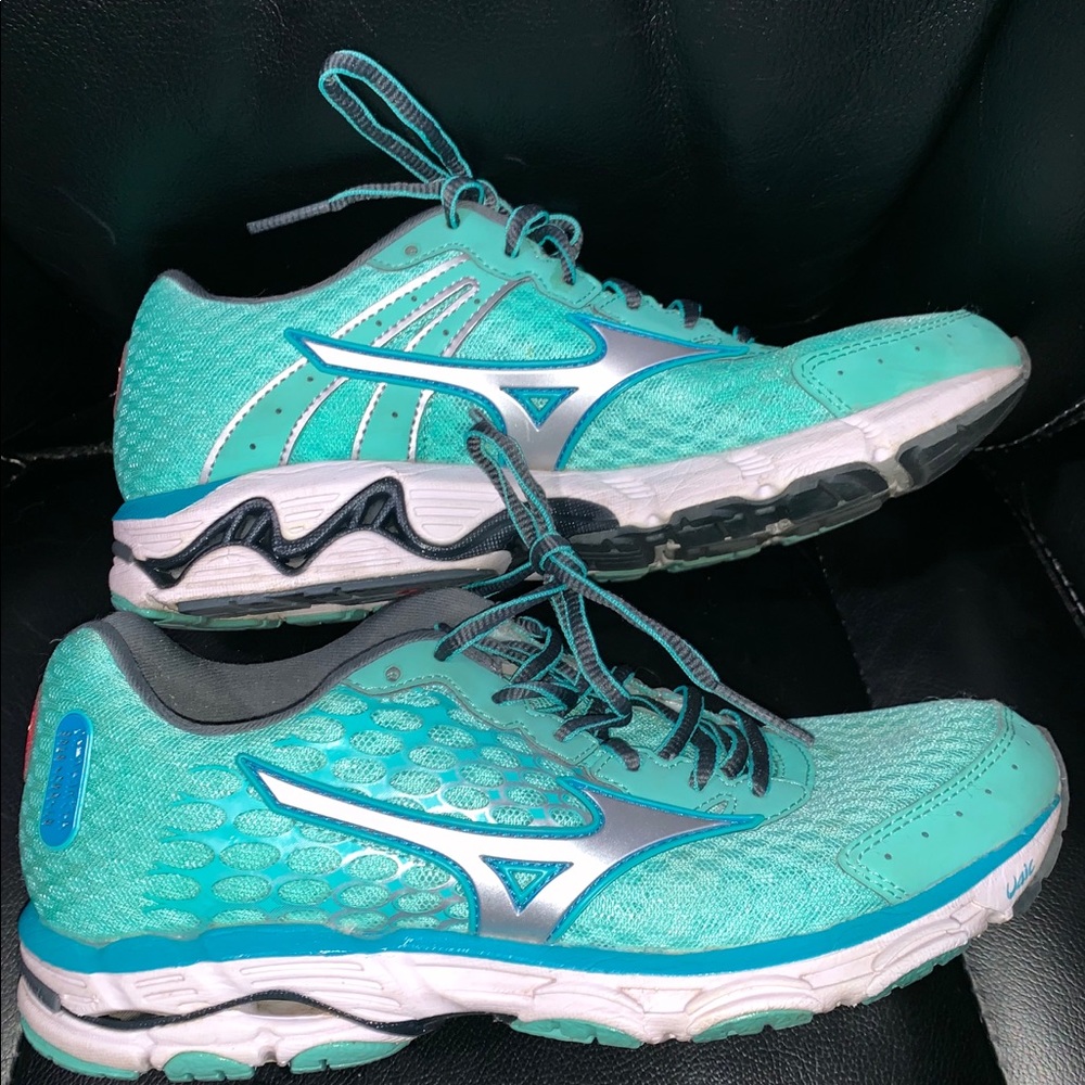 Mizuno womens running sneakers size 7.5